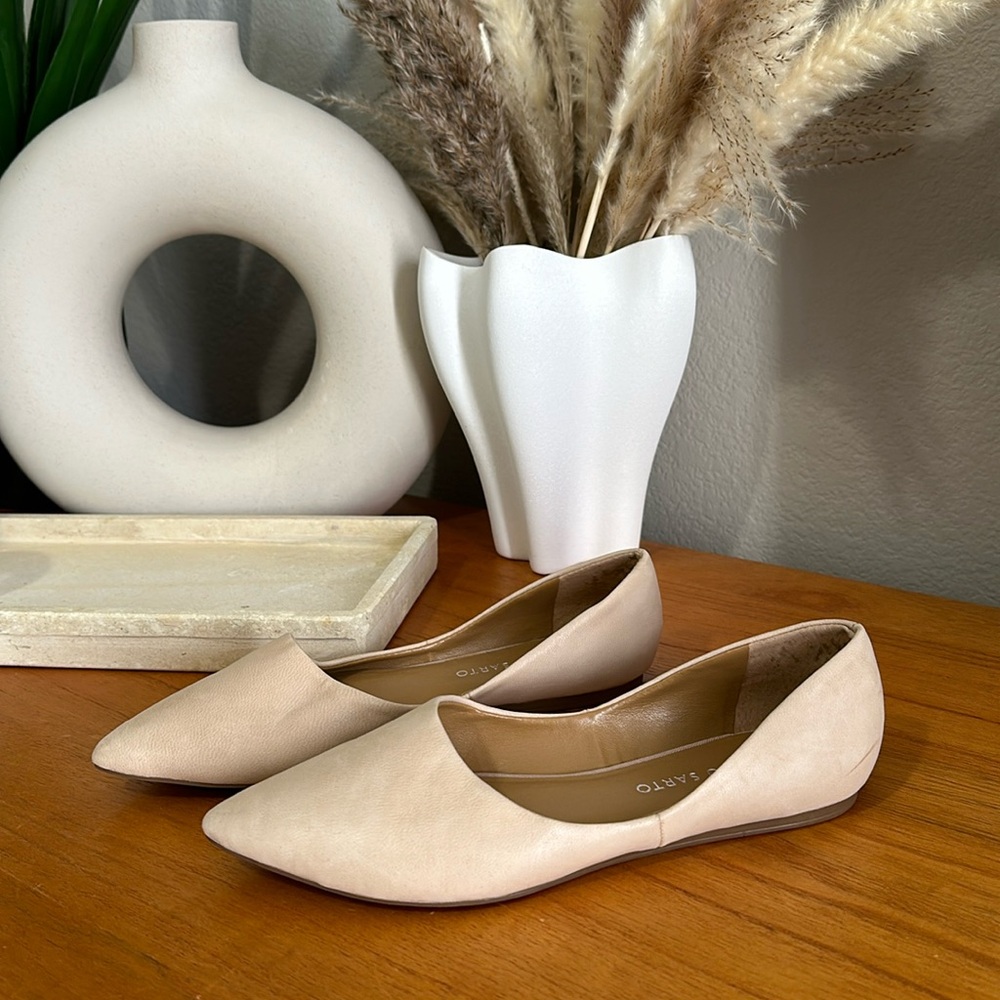 Franco Sarto Women's Nude/Tan Pointed Toe Flats
